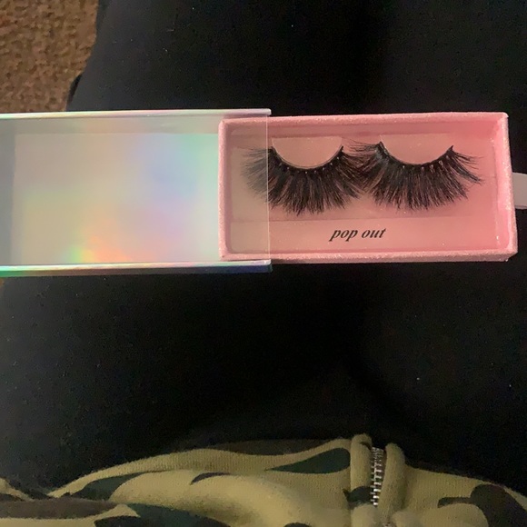 Mink strip lashes - Picture 3 of 5